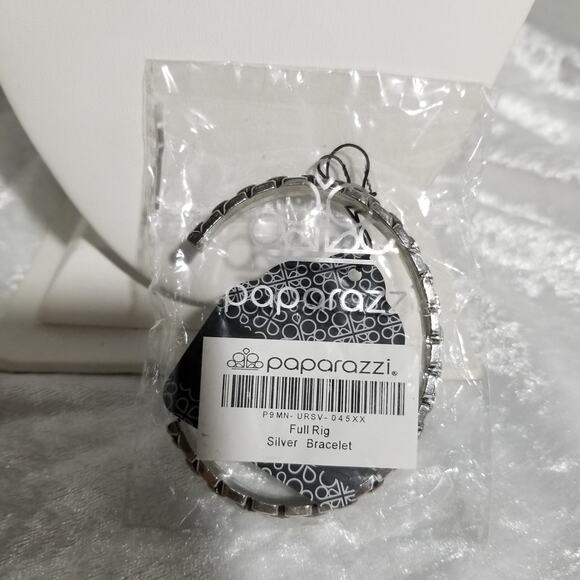 Paparazzi cuff bracelet silver tone 2 6/8" 1.1625 - Picture 8 of 8